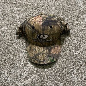 Mossy oak hat with universal strap